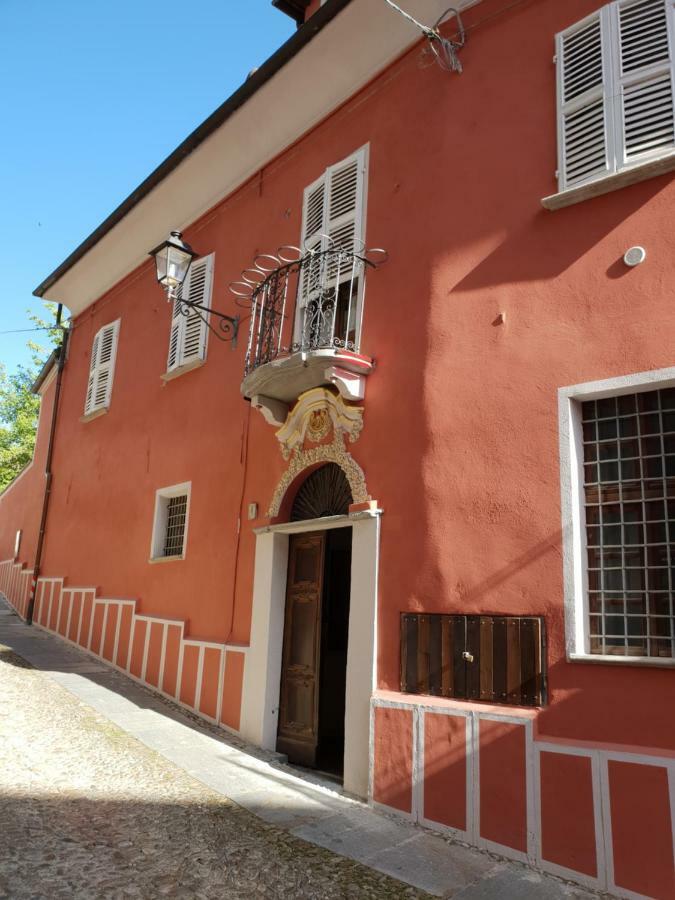 La Rocca Di Efisio Aparthotel Costigliole d'Asti Exteriör bild