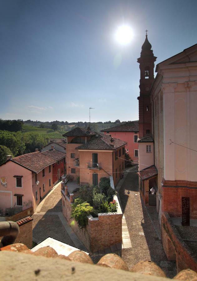 La Rocca Di Efisio Aparthotel Costigliole d'Asti Exteriör bild