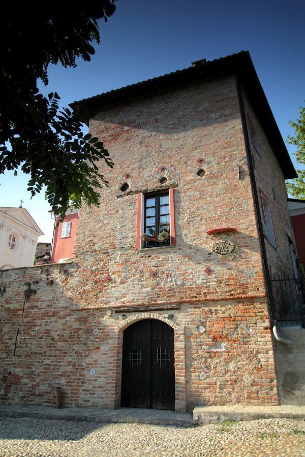 La Rocca Di Efisio Aparthotel Costigliole d'Asti Exteriör bild
